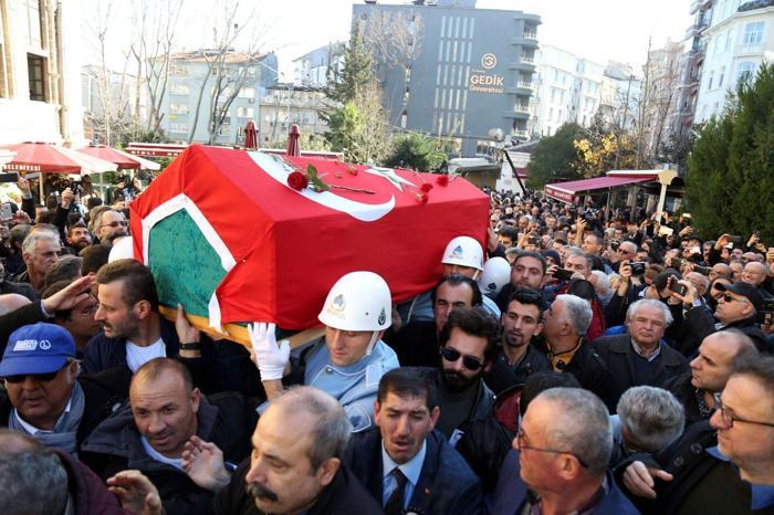 Münir Özkul son yolculuğuna uğurlandı