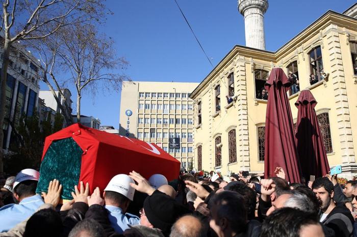 Münir Özkul son yolculuğuna uğurlandı