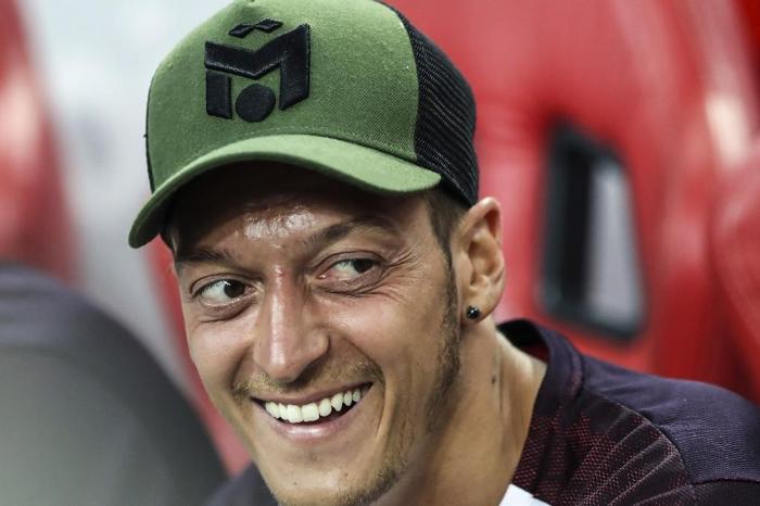 Mesut Özil, Fortnite yüzünden mi sakatlandı Unai Emery açıkladı...