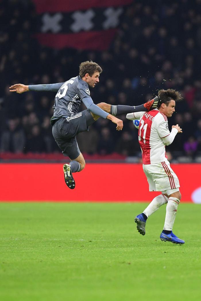 Thomas Müllerden Nicolas Tagliaficoya insalık dışı faul