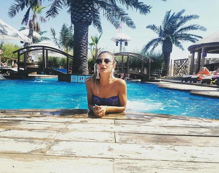 Arda Turan, bu sefer de fitness eğitmeni Elif Güngöre yazdı