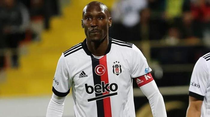 ATIBA HUTCHINSON - DEFANSİF ORTA SAHA