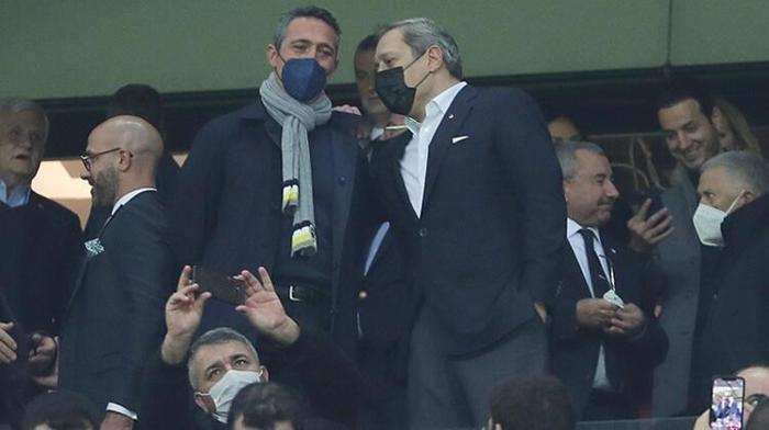 Son dakika haberi Galatasaray - Fenerbahçe maçında büyük gerilim Defolup gidin