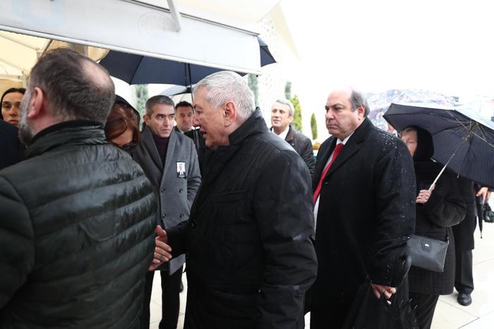 Ali Raif Dinçkök son yolculuğuna uğurlandı Aziz Yıldırım ve Ali Koç bir araya geldi