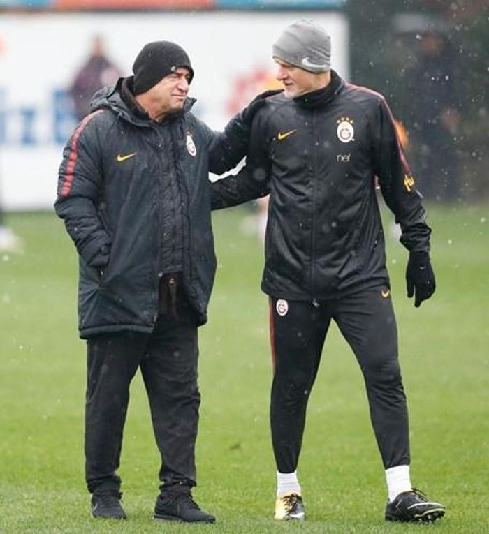 Galatasarayda Emre Akbaba, Sinan Gümüş ve Younes Belhandadan iyi haber