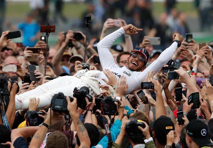Hamilton’dan 4x4’lük zafer