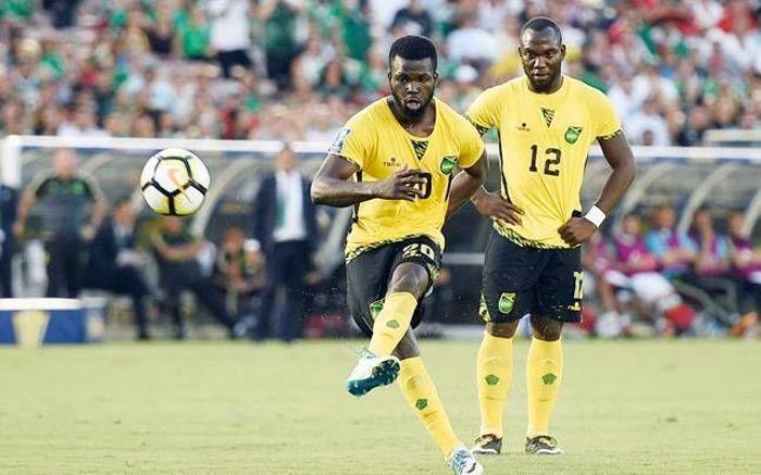 Fenerbahçe ve Trabzonsporun transfer listesindeki sol bek hakkında flaş açıklama