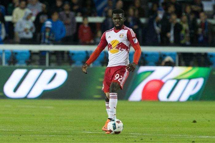 Fenerbahçe ve Trabzonsporun transfer listesindeki sol bek hakkında flaş açıklama
