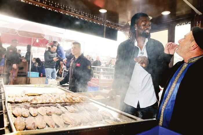 Emmanuel Adebayor: Uçağa Beşiktaş için bindim, Başakşehire imza attım