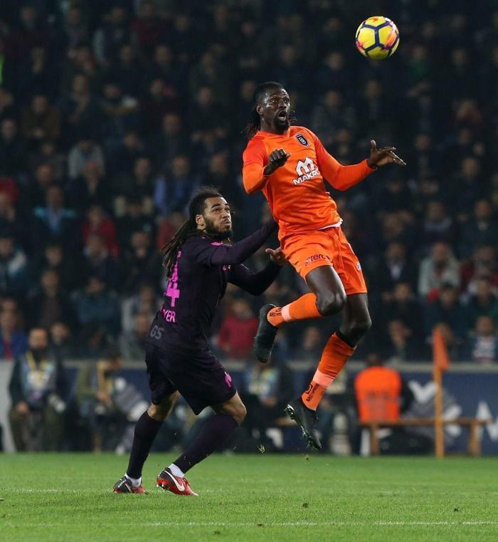 Emmanuel Adebayor: Uçağa Beşiktaş için bindim, Başakşehire imza attım