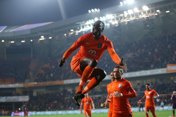 Emmanuel Adebayor: Uçağa Beşiktaş için bindim, Başakşehire imza attım