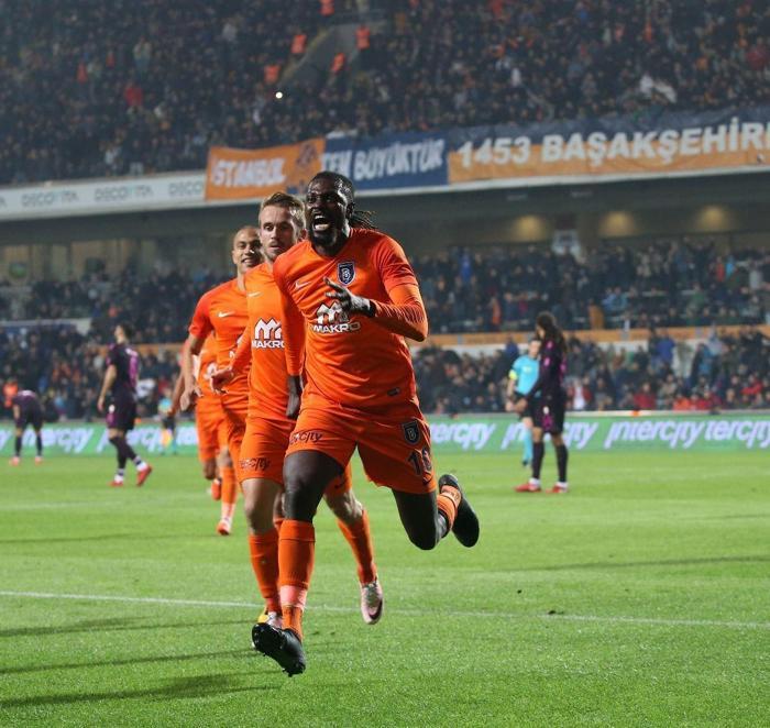 Emmanuel Adebayor: Uçağa Beşiktaş için bindim, Başakşehire imza attım