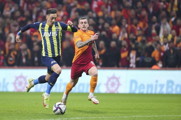 Galatasaray Fenerbahçe derbisi sonrası Avrupa Mesut Özili konuştu İşte Avrupa gazetelerinden manşetler...