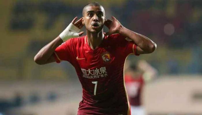 Galatasarayda operasyon 5 futbolcu yolcu