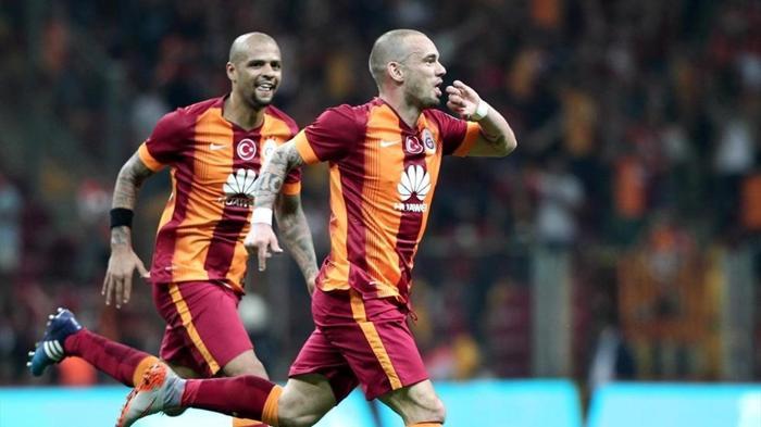 Galatasarayda operasyon 5 futbolcu yolcu