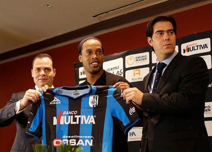 Ronaldinhoya muhteşem imza töreni
