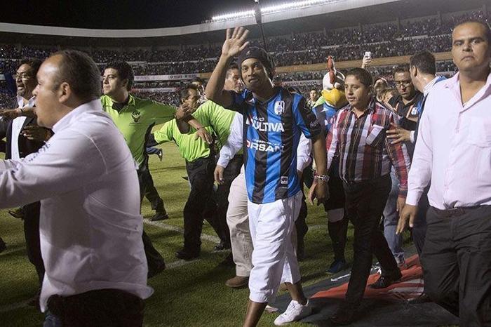 Ronaldinhoya muhteşem imza töreni