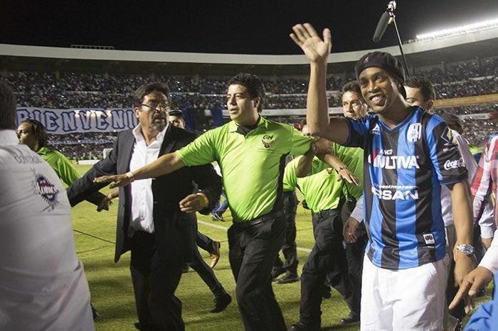 Ronaldinhoya muhteşem imza töreni
