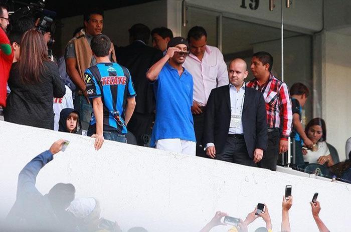 Ronaldinhoya muhteşem imza töreni