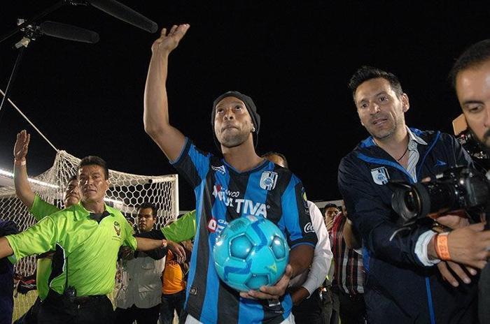 Ronaldinhoya muhteşem imza töreni