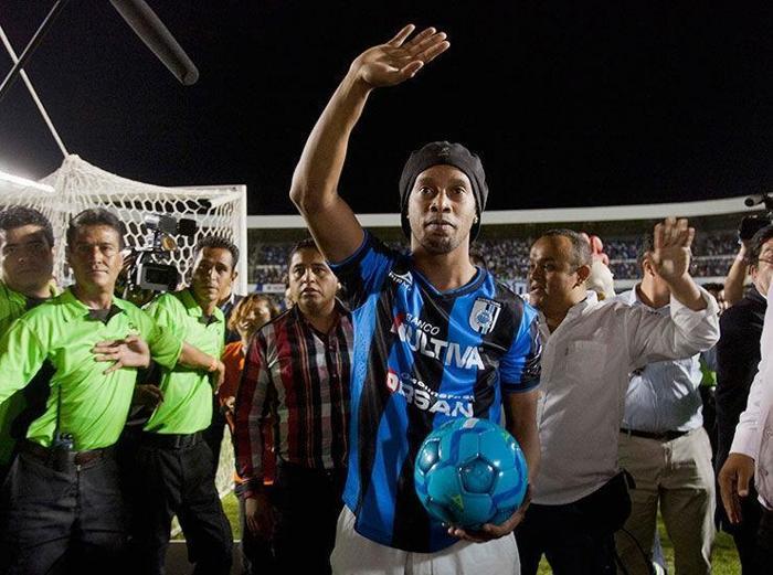 Ronaldinhoya muhteşem imza töreni