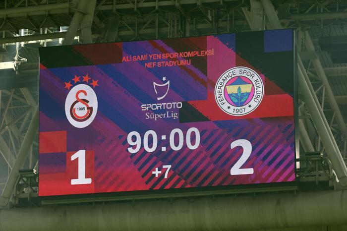 Galatasaray - Fenerbahçe derbisini Fanatik yazarları yorumladı VARa takılmasa...