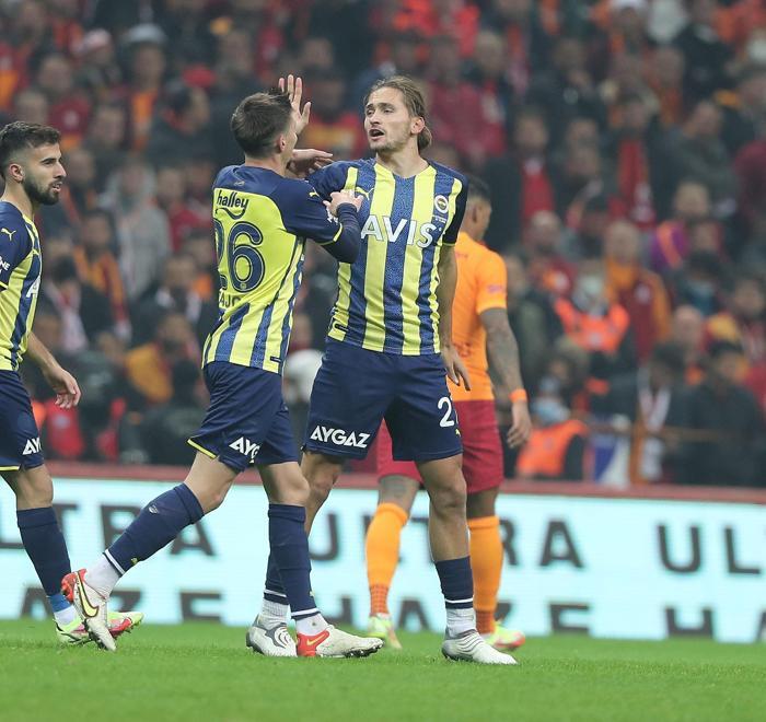 Galatasaray - Fenerbahçe derbisini Fanatik yazarları yorumladı VARa takılmasa...
