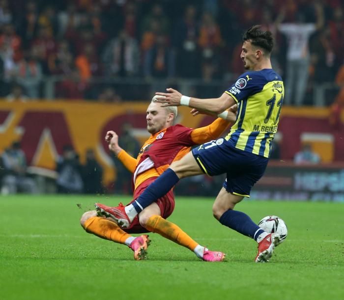Galatasaray - Fenerbahçe derbisini Fanatik yazarları yorumladı VARa takılmasa...