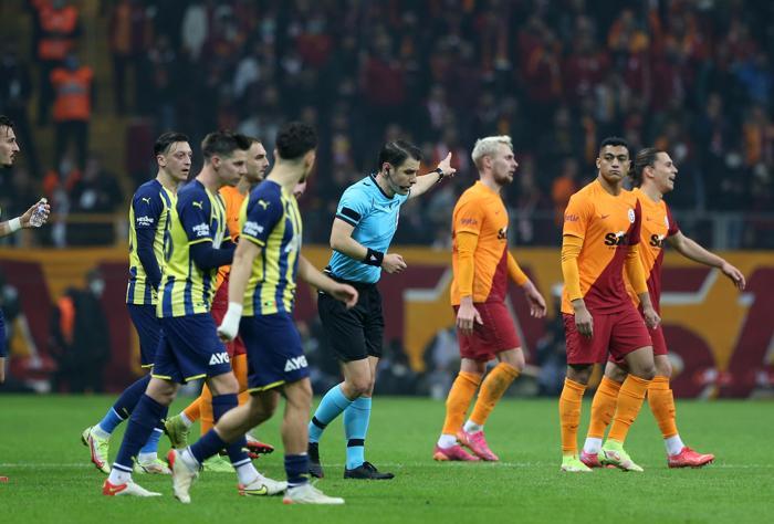 Galatasaray - Fenerbahçe derbisini Fanatik yazarları yorumladı VARa takılmasa...