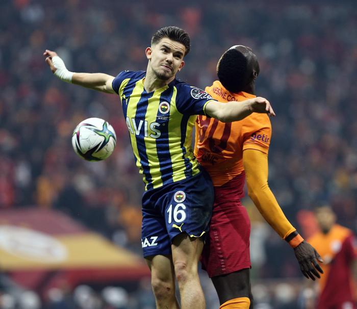 Galatasaray - Fenerbahçe derbisini Fanatik yazarları yorumladı VARa takılmasa...