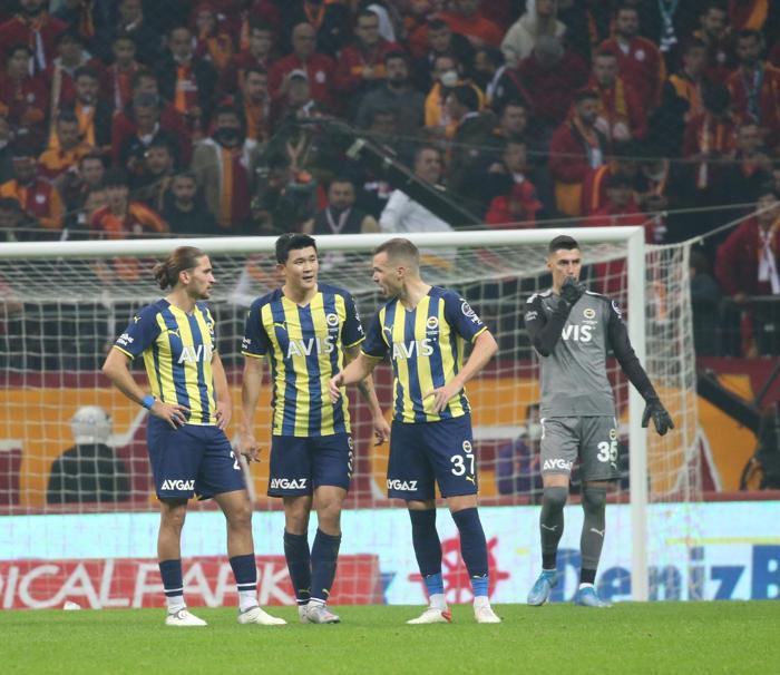 Galatasaray - Fenerbahçe derbisini Fanatik yazarları yorumladı VARa takılmasa...