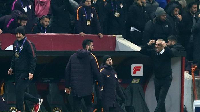 Eren Derdiyok kaçırdı Fatih Terim kulübede çıldırdı