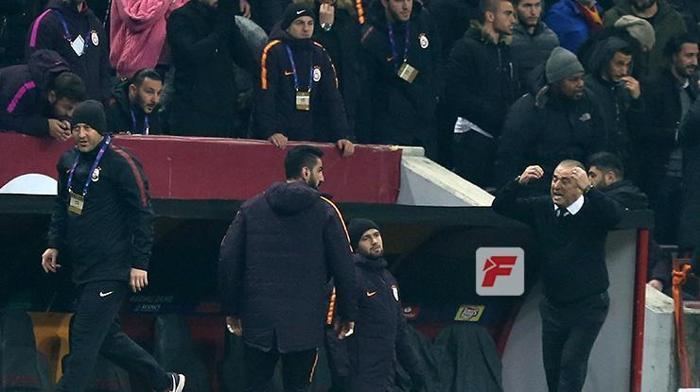 Eren Derdiyok kaçırdı Fatih Terim kulübede çıldırdı