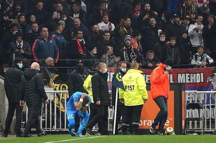 Lyon-Marsilya maçında ortalık karıştı İşte o anlar