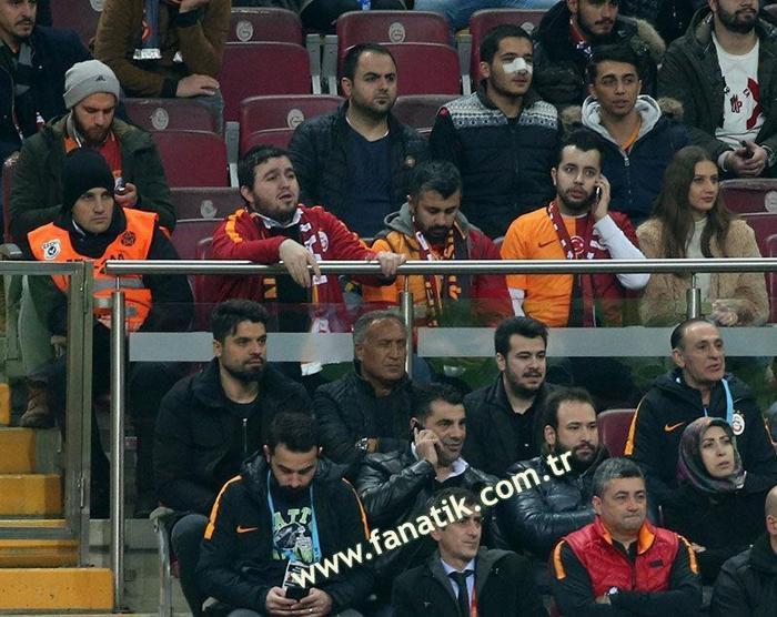 Cenk Tosunun ailesi Türk Telekom Stadyumunda