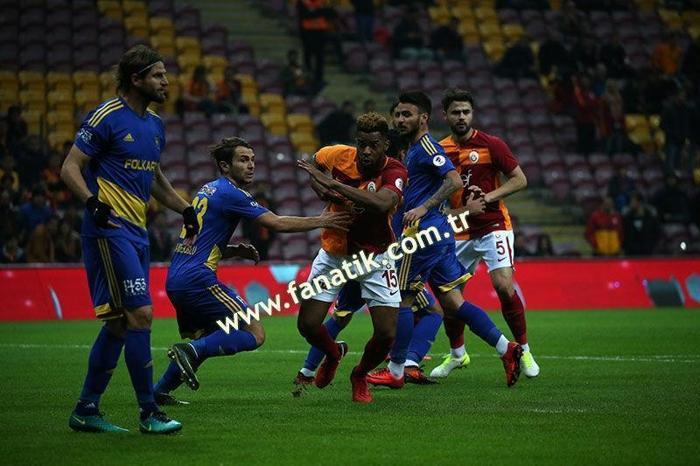 Cenk Tosunun ailesi Türk Telekom Stadyumunda