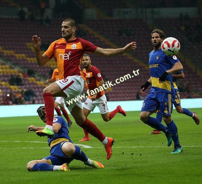 Cenk Tosunun ailesi Türk Telekom Stadyumunda