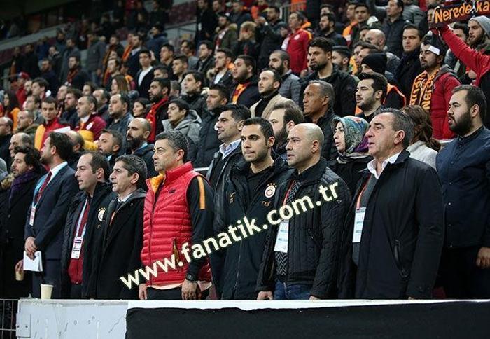 Cenk Tosunun ailesi Türk Telekom Stadyumunda