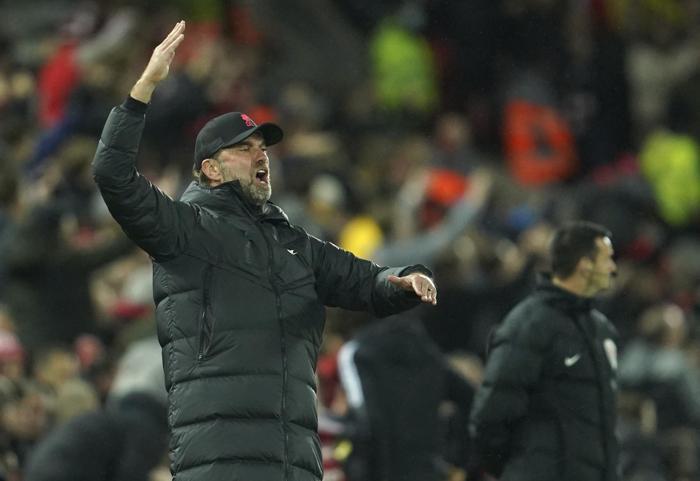 Jürgen Klopp ile Mikel Arteta birbirine girdi Dev maçta büyük olay...