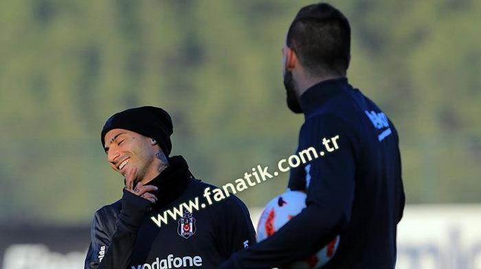 Negredo ve Quaresma antrenmana damga vurdu