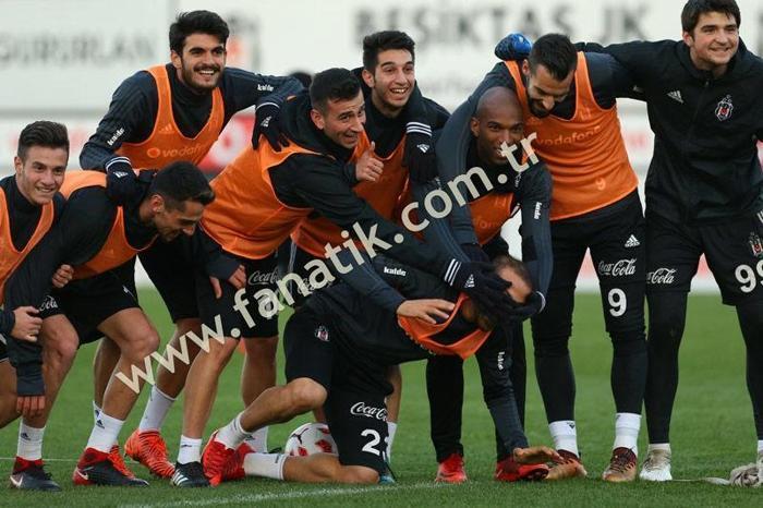 Negredo ve Quaresma antrenmana damga vurdu