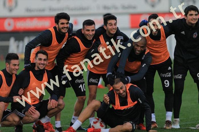 Negredo ve Quaresma antrenmana damga vurdu