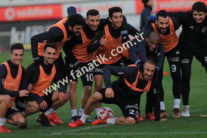Negredo ve Quaresma antrenmana damga vurdu