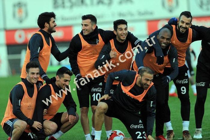 Negredo ve Quaresma antrenmana damga vurdu