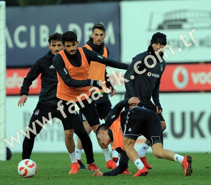Negredo ve Quaresma antrenmana damga vurdu
