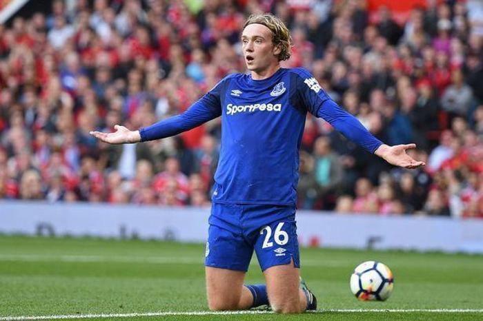 Tom Davies (Ön libero)