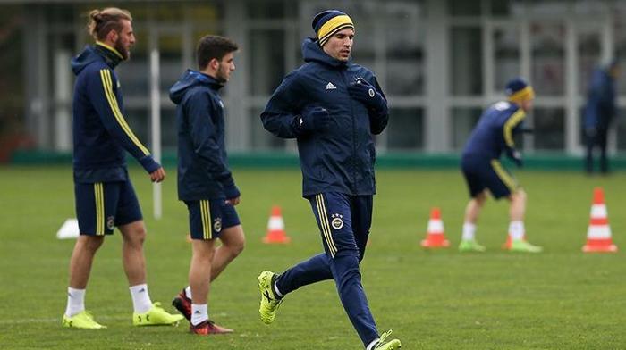 İşte Fenerbahçeden ayrılacak futbolcular