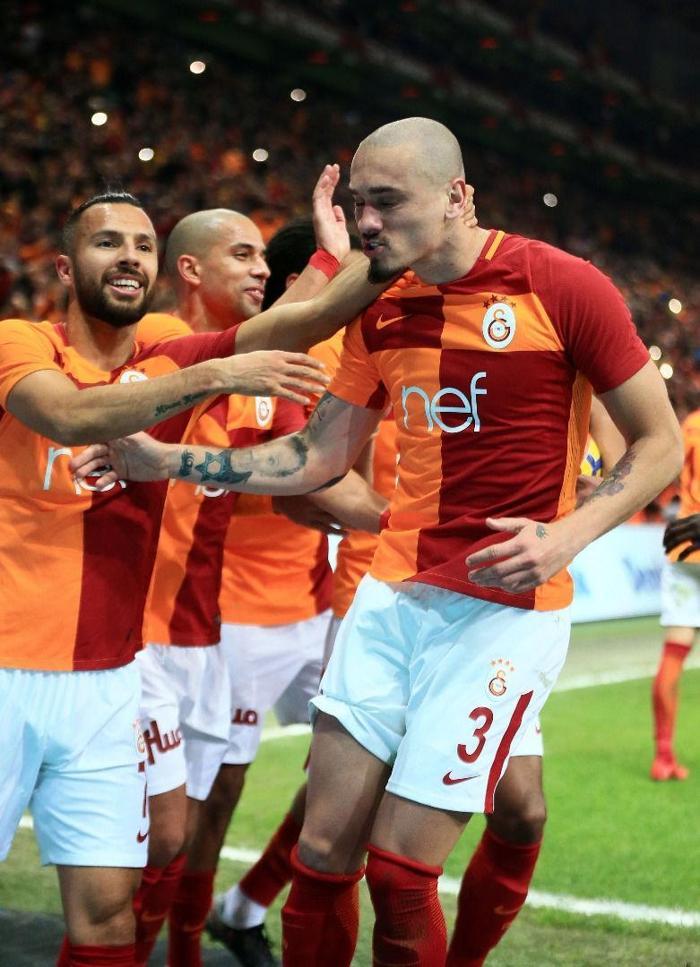 Aslan kontrolü bırakmadı (Cem Dizdar)