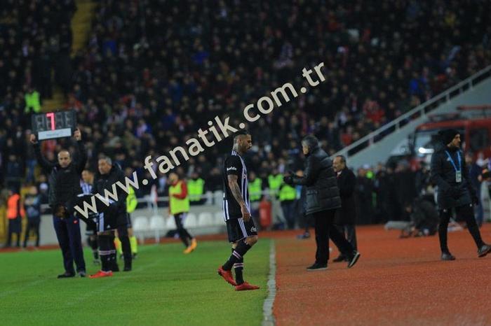 Beşiktaşta Negredo-Quaresma gerginliği sürüyor