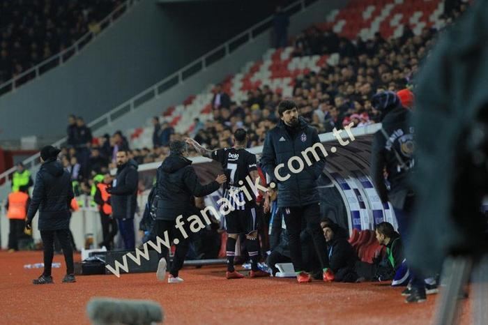 Beşiktaşta Negredo-Quaresma gerginliği sürüyor